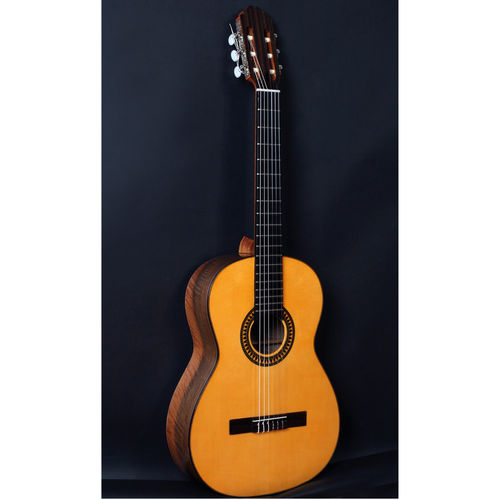 Quiles E-3 classical guitar, 4/4 size