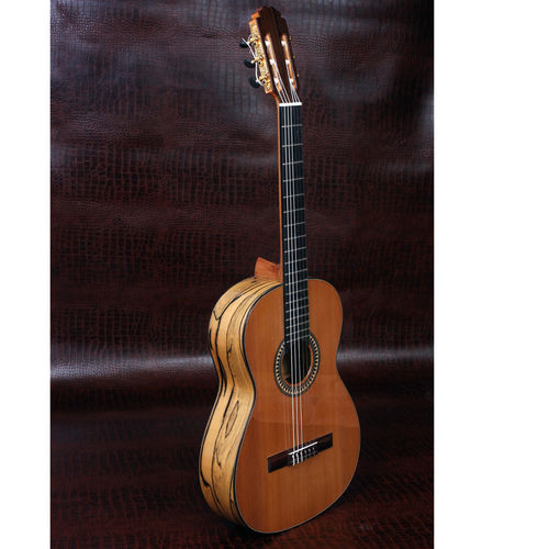 Quiles C-2-E classical guitar, 4/4 size
